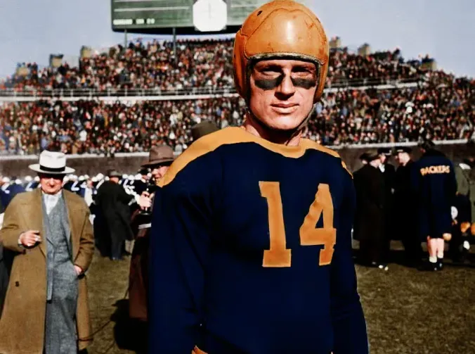 Don Hutson running with the ball in a 1940s game
