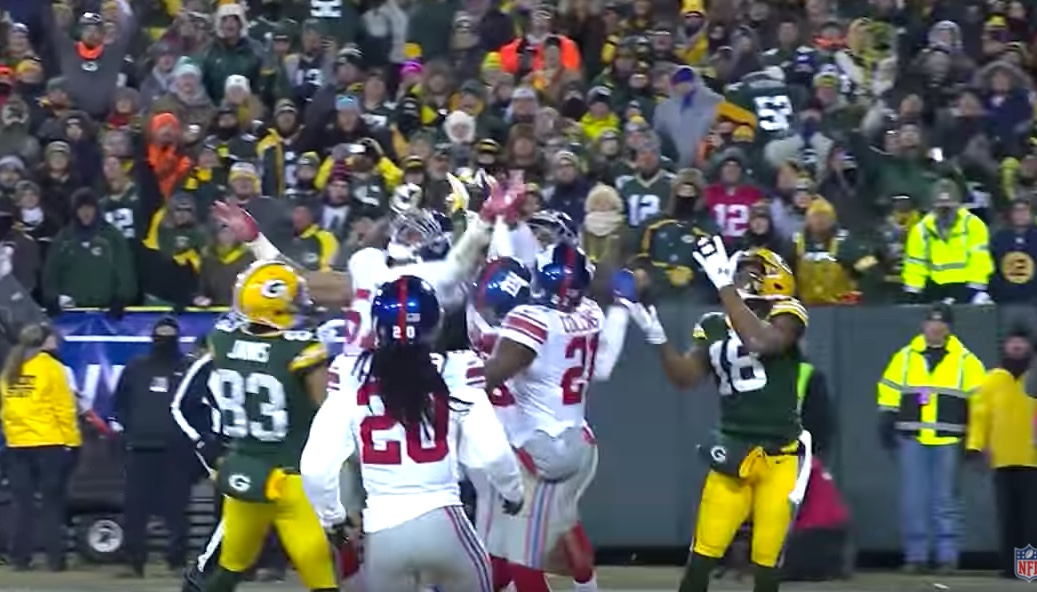 Randall Cobb vs Giants catching hail mary from Aaron Rodgers